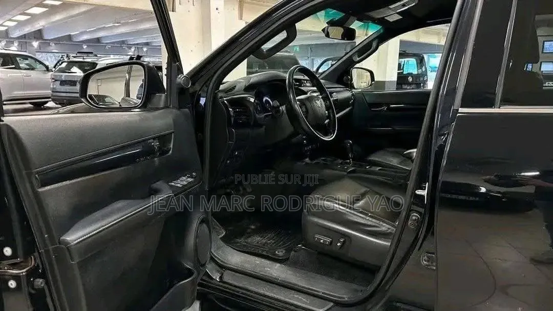 Nouveau Toyota Hilux 2026 Noir