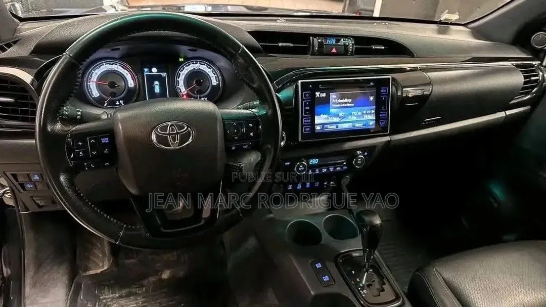 Nouveau Toyota Hilux 2026 Noir