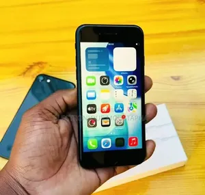 Apple iPhone SE (2020) 128 GB Noir