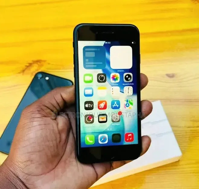 Apple iPhone SE (2020) 128 GB Noir