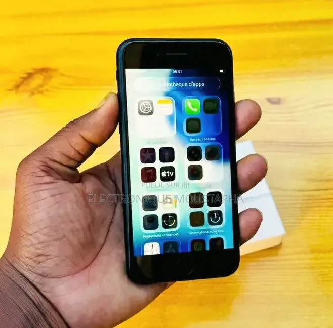 Apple iPhone SE (2020) 128 GB Noir