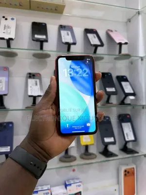 Apple iPhone 11 64 GB Rouge
