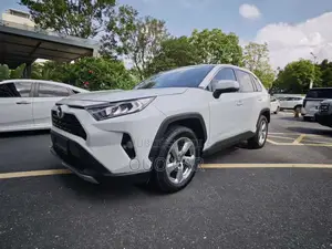 Toyota RAV4 LE 2022 Noir
