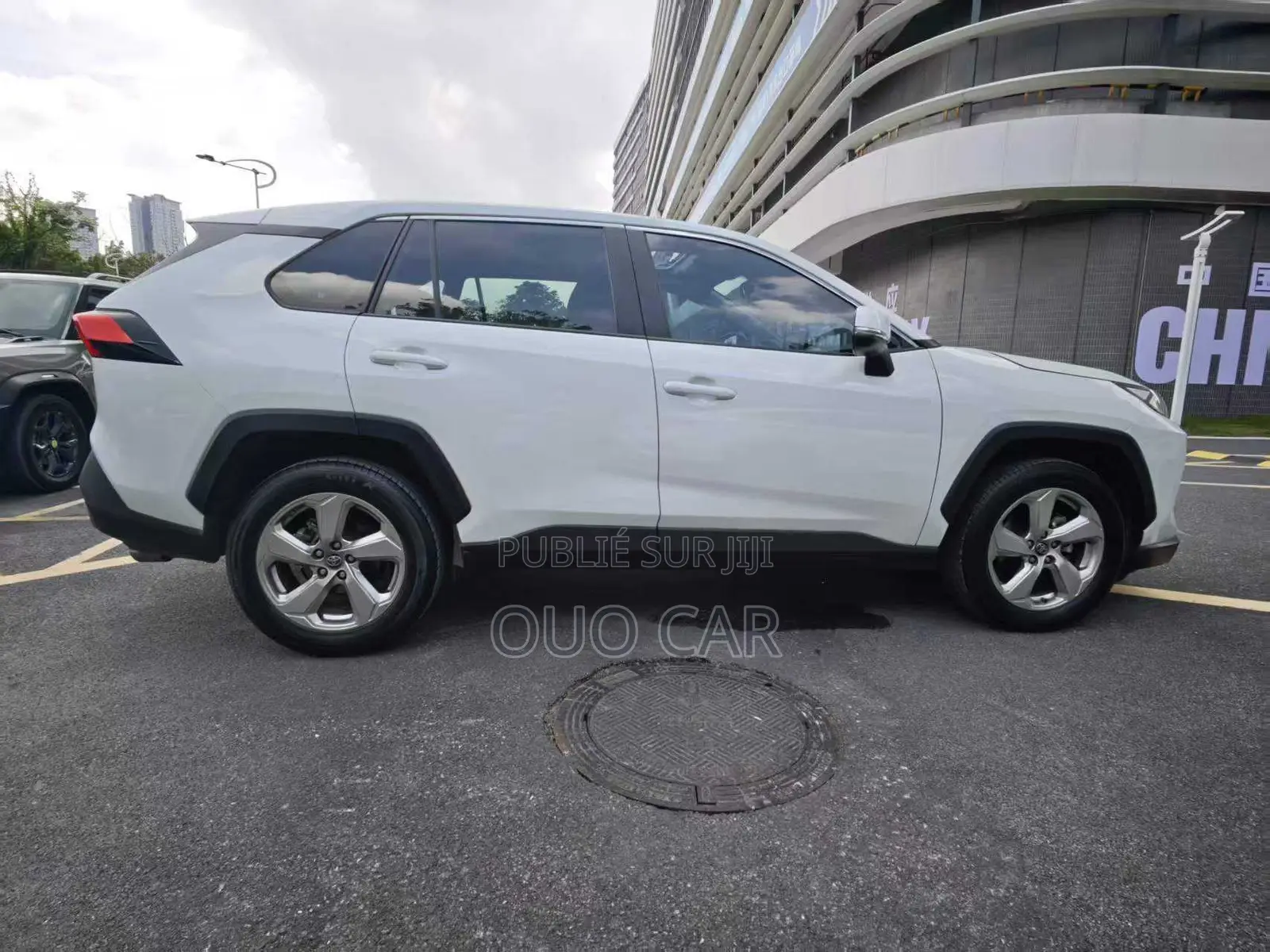 Toyota RAV4 LE 2022 Noir