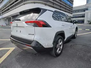 Toyota RAV4 LE 2022 Noir