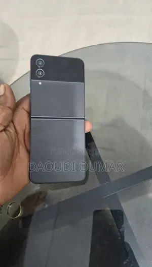 Nouveau Samsung Galaxy Z Flip4 128 GB Noir