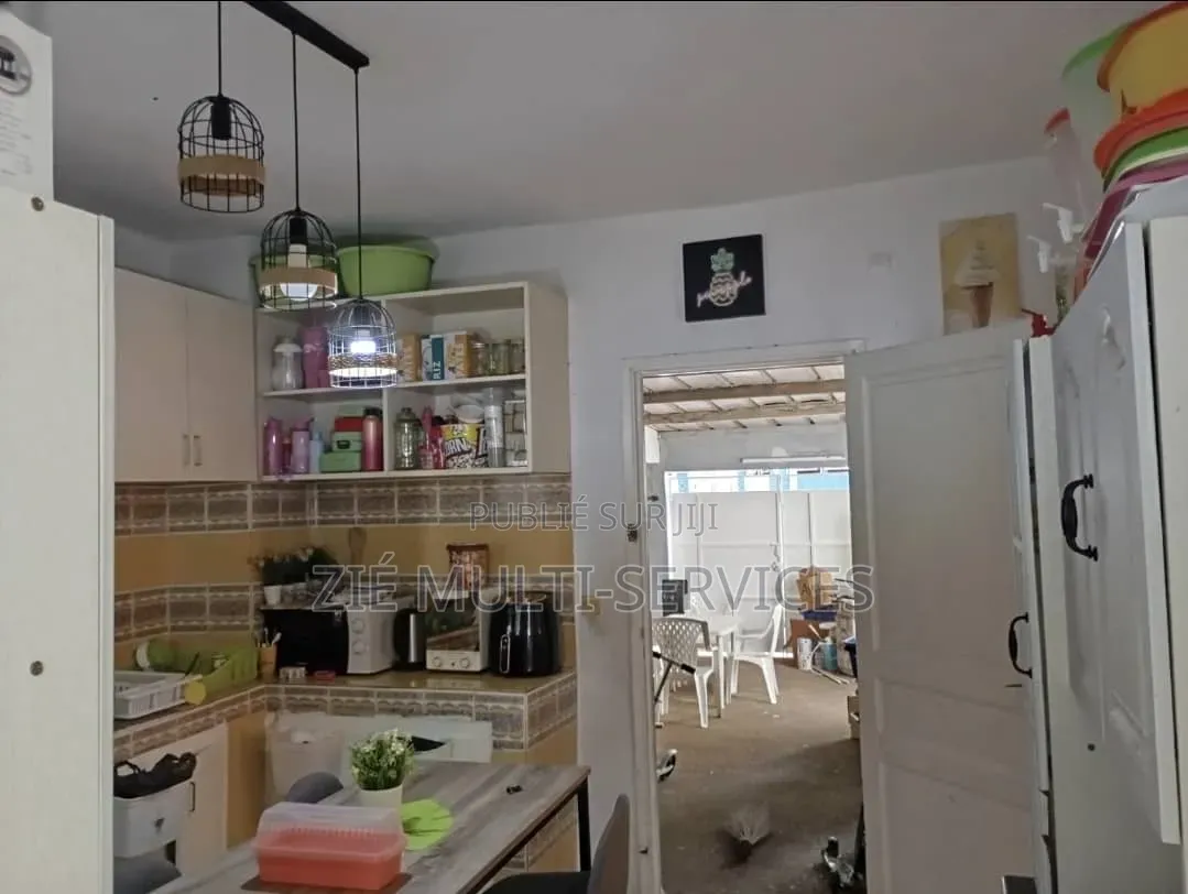 Meublé 6chbre Duplex dans Zié Multi-Service, Cocody à Vendre