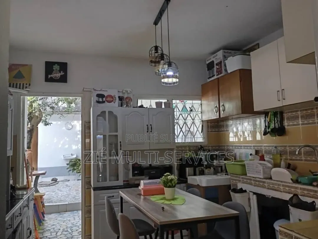 Meublé 6chbre Duplex dans Zié Multi-Service, Cocody à Vendre