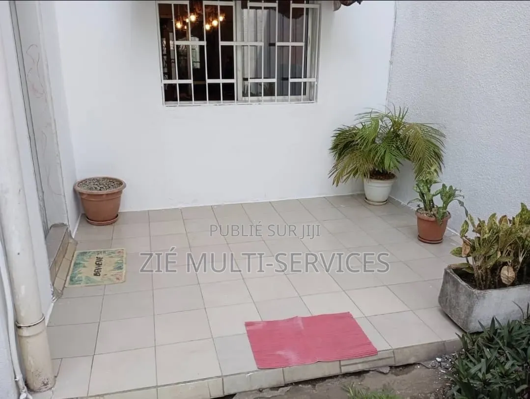 Meublé 6chbre Duplex dans Zié Multi-Service, Cocody à Vendre