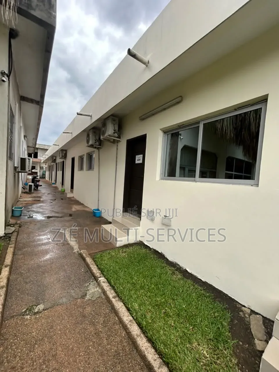 Meublé 20chbre Duplex dans Zié Multi-Service, Cocody à Vendre