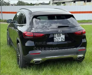 Mercedes-Benz GLA 250 2021 Bleu