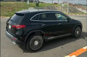 Mercedes-Benz GLA 250 2021 Bleu