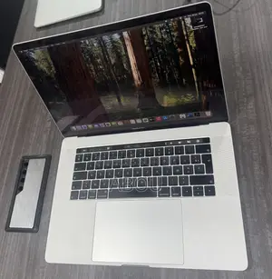 Ordinateur portable Apple MacBook Pro 2018 16GB Intel Core i7 SSD 256GB