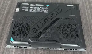 Ordinateur portable Gigabyte AERO 16 32GB Intel Core i7 SSD 1T