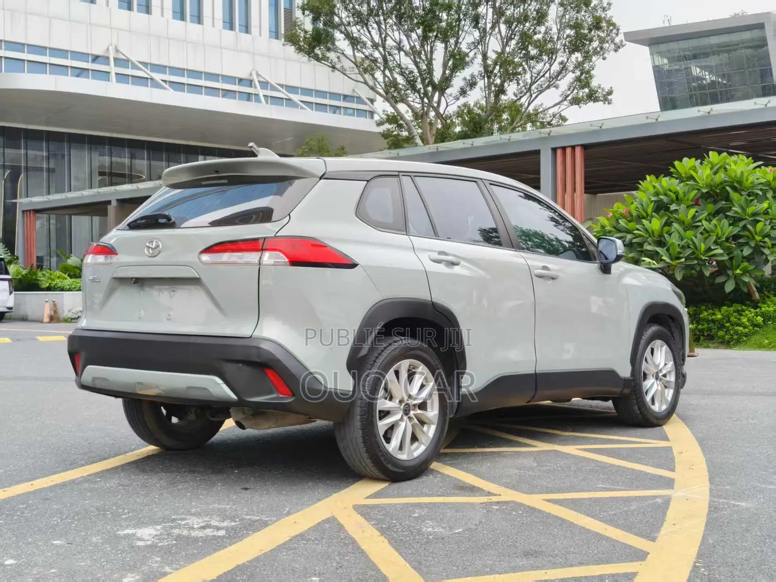 Toyota Corolla Cross LE 2023 Gris