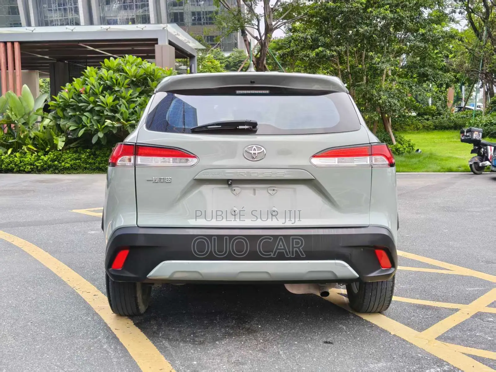 Toyota Corolla Cross LE 2023 Gris