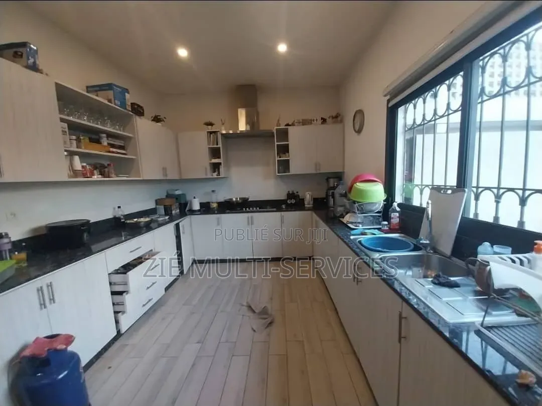 Meublé 10chbre Duplex dans Zié Multi-Service, Cocody à Vendre