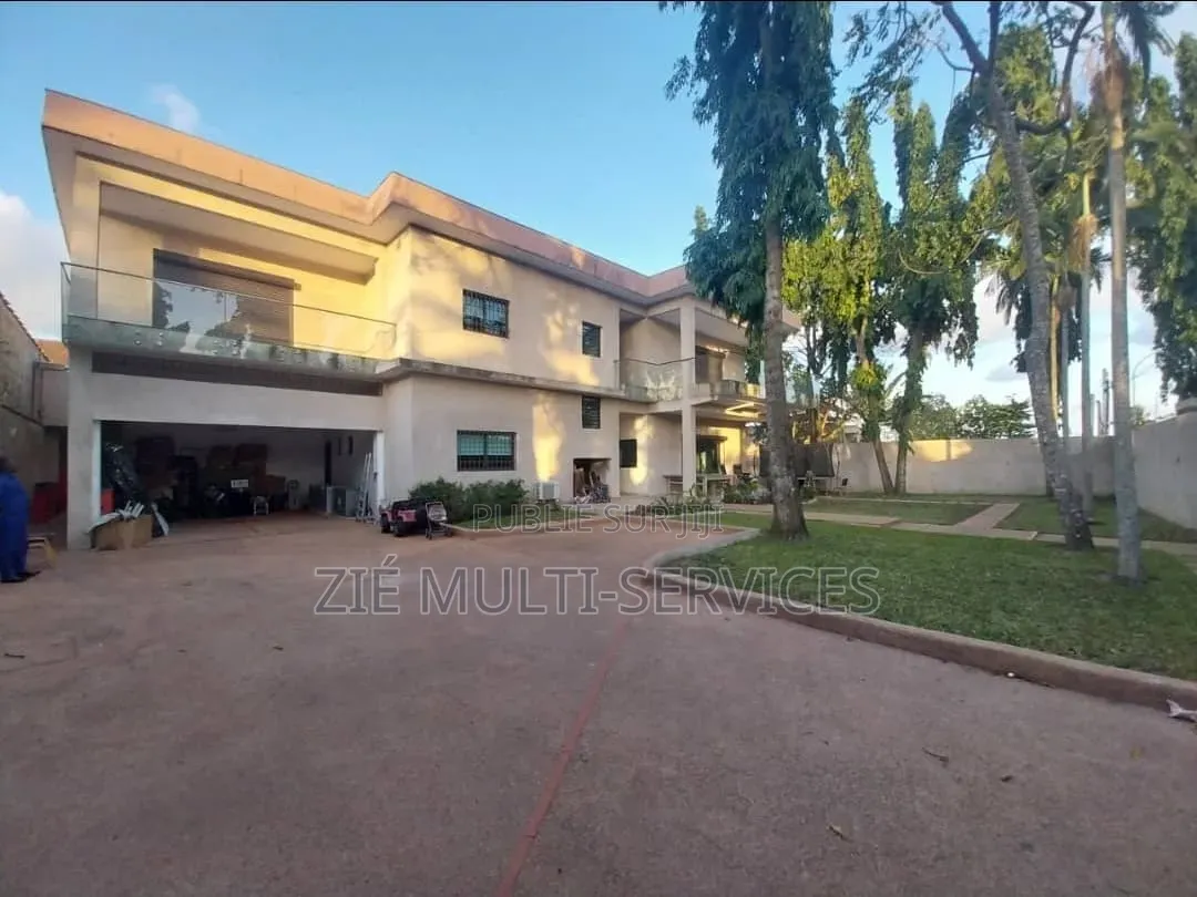 Meublé 10chbre Duplex dans Zié Multi-Service, Cocody à Vendre