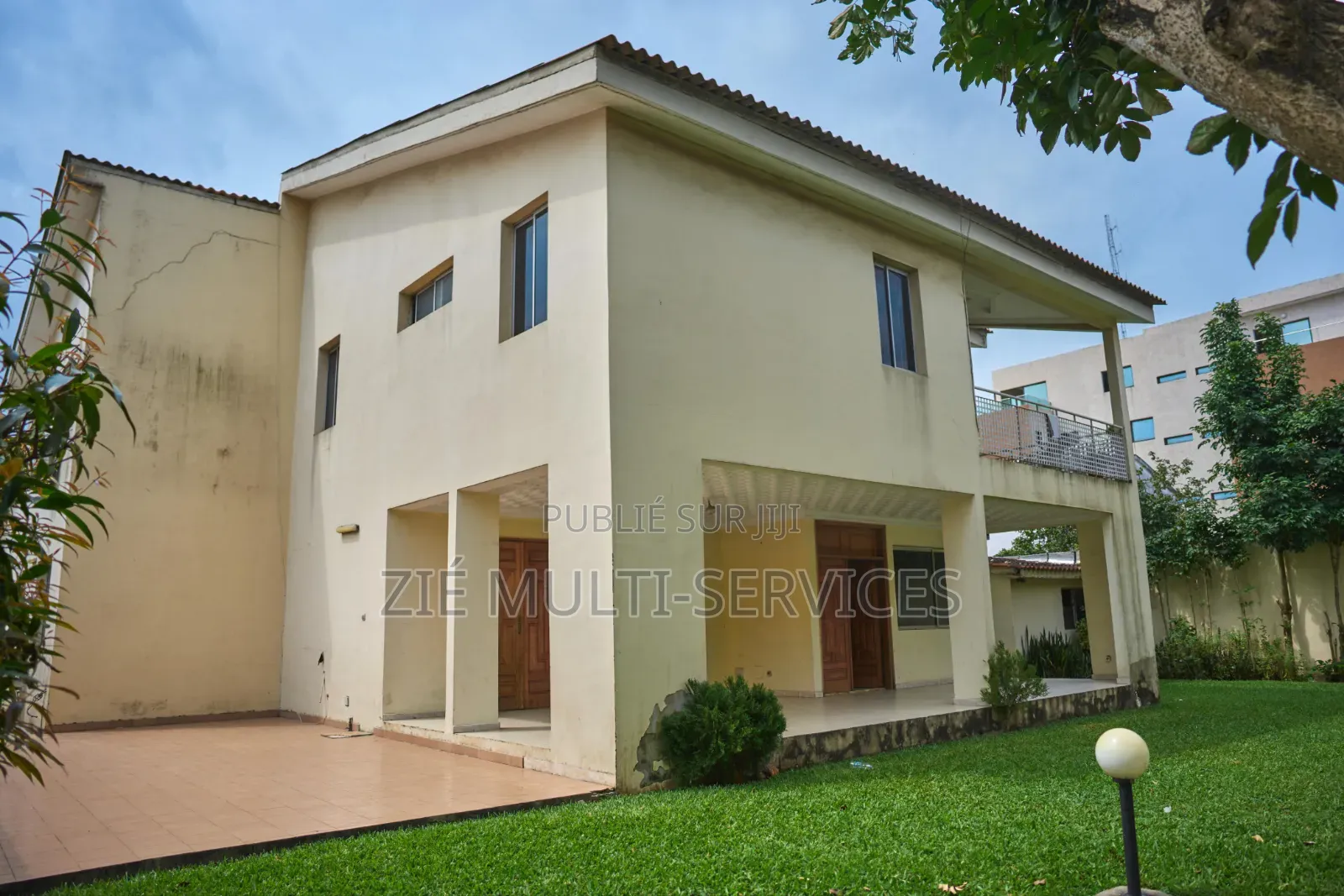Meublé 11chbre Duplex dans Zié Multi-Service, Cocody à Vendre