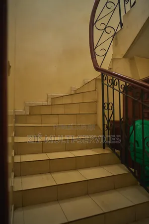 Meublé 11chbre Duplex dans Zié Multi-Service, Cocody à Vendre