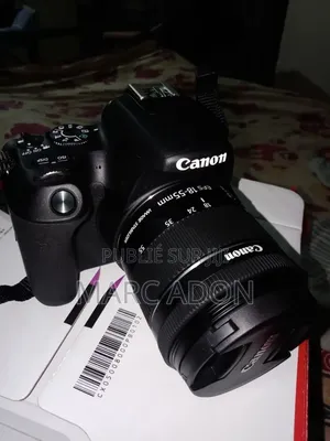 Canon EOS 750D Avec Objectif EF-S 18-55 Mm