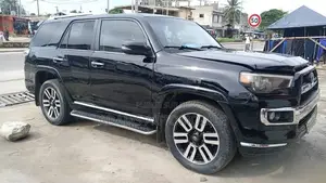 Toyota RAV4 2021 Noir