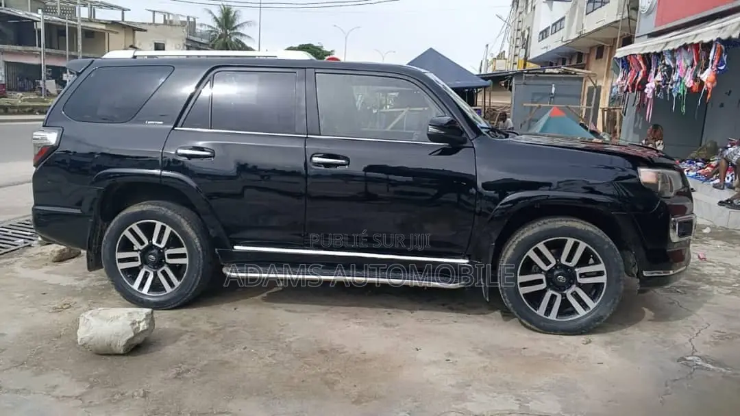 Toyota RAV4 2021 Noir