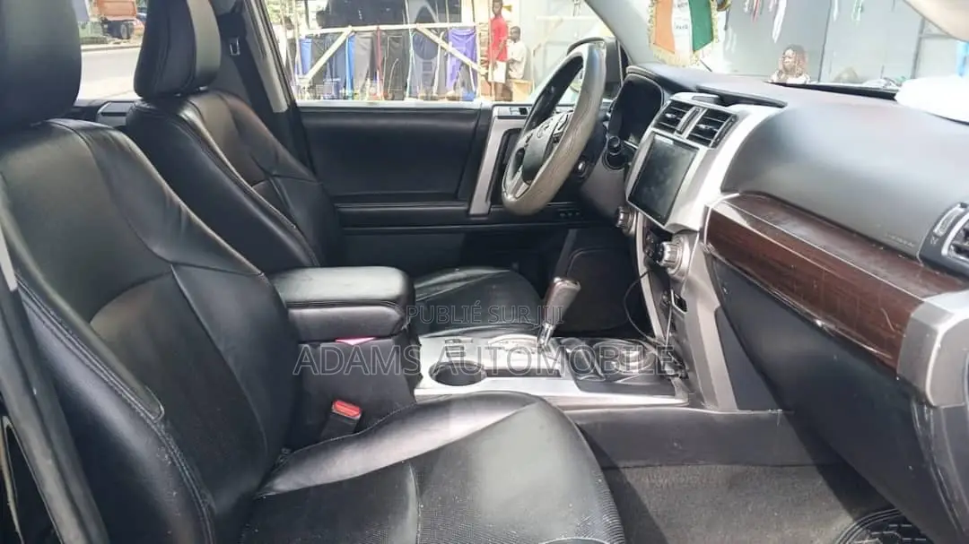 Toyota RAV4 2021 Noir