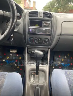 Mazda 323 2015 Gris