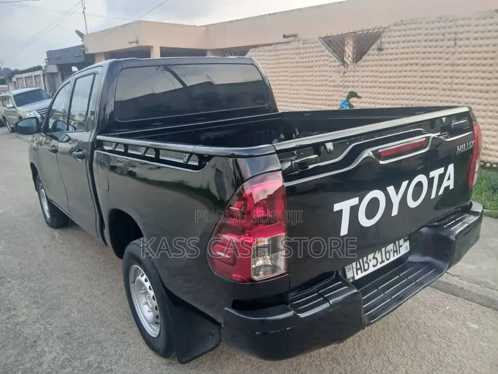 Toyota Hilux Revo Double Cab Deisel 2.4 AWD 2021 Noir