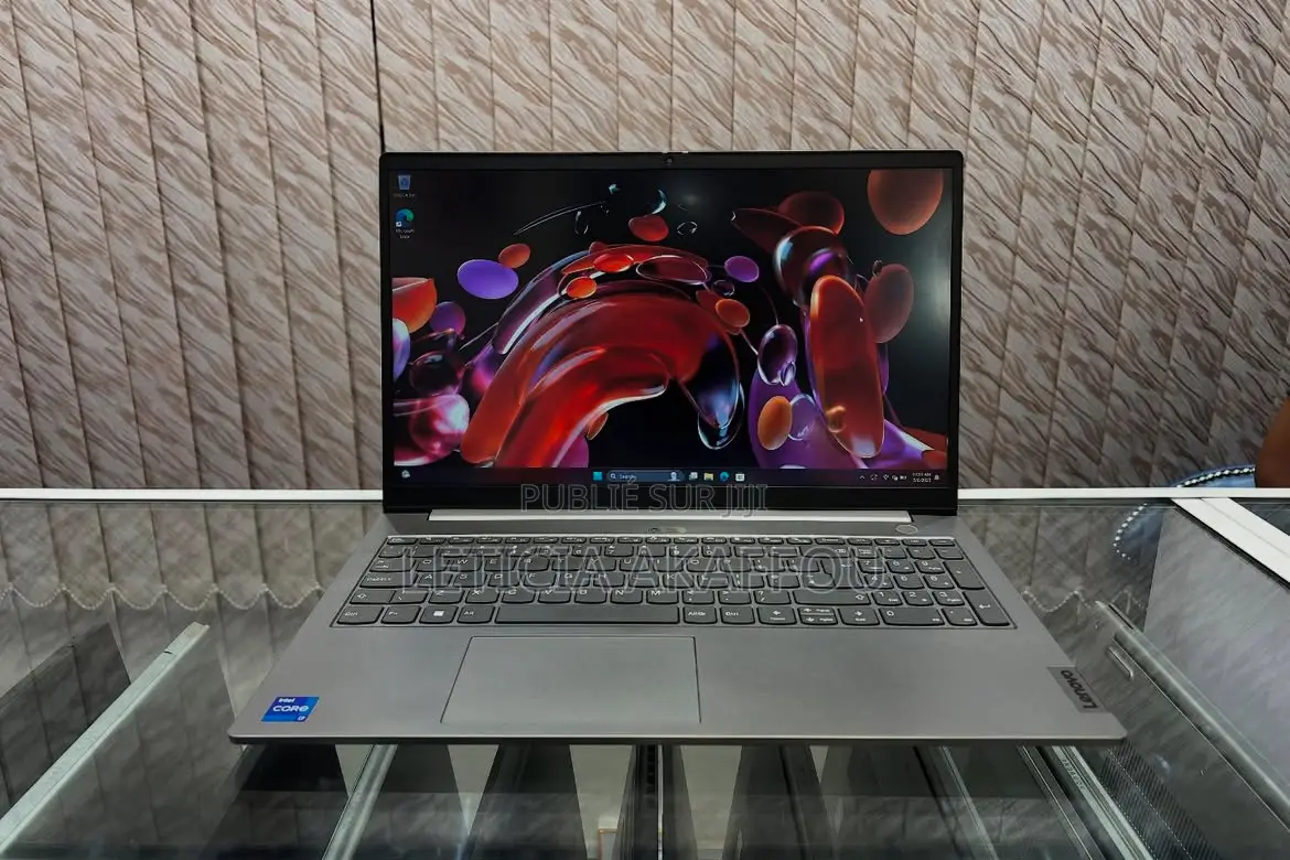Nouveau Ordinateur portable Lenovo Yoga 9i 16GB Intel Core i7 SSD 1T