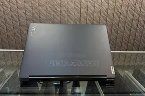 Nouveau Ordinateur portable Lenovo Yoga 9i 16GB Intel Core i7 SSD 1T
