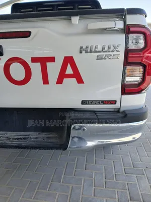 Nouveau Toyota Hilux 2026 Blanc cassé