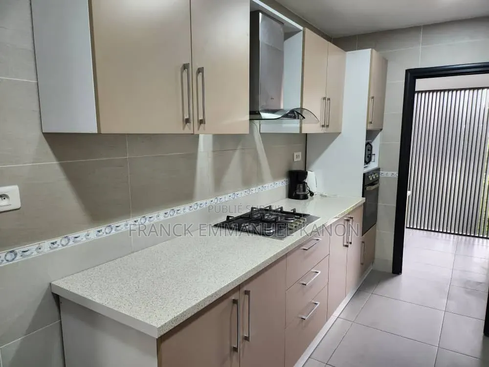 Meublé 4chbre Villa dans Kanon Immobilier, Sikensi à Vendre