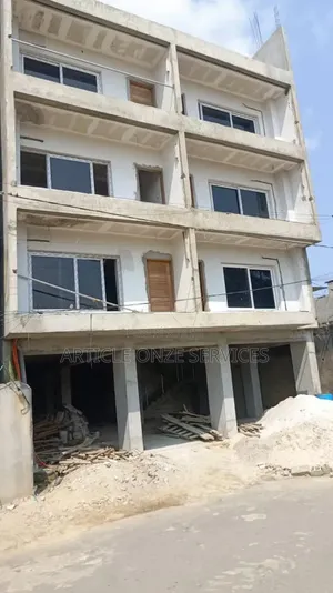 Très Belle Opportunité Fiable: Immeuble en Construction À Vendre