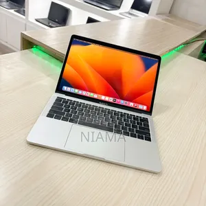 Nouveau Apple MacBook Pro 2017 8GB Intel Core i5 SSD 256GB