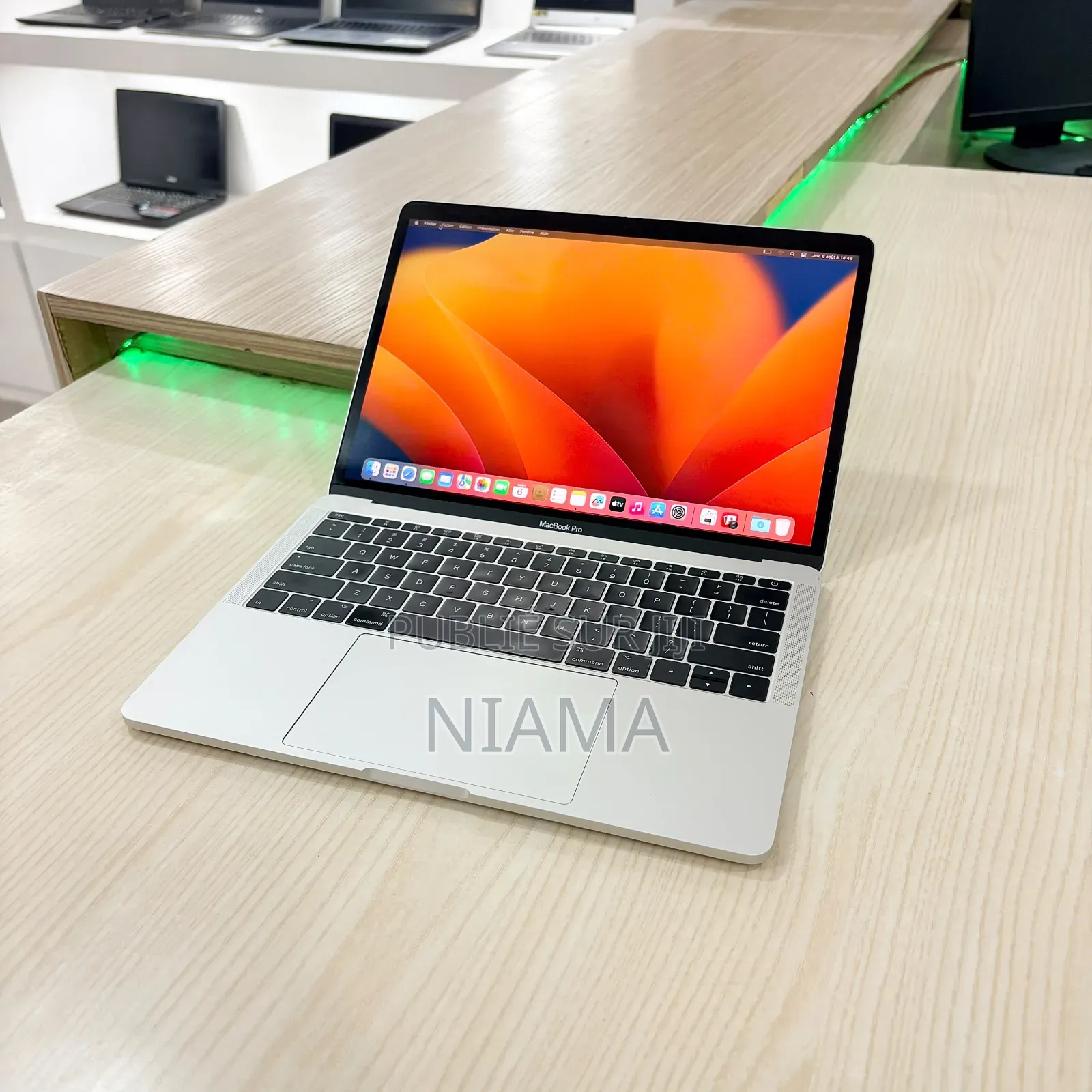 Nouveau Apple MacBook Pro 2017 8GB Intel Core i5 SSD 256GB