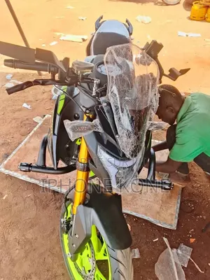 Nouveau TVS Apache 180 RTR 2026 Argenté