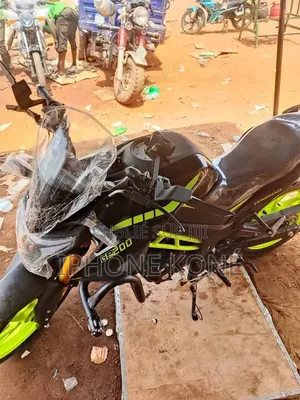 Nouveau TVS Apache 180 RTR 2026 Argenté