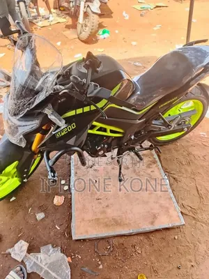 Nouveau TVS Apache 180 RTR 2026 Argenté