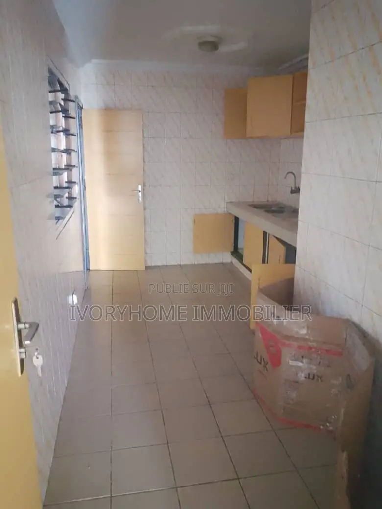 2chbre Appartement dans Cocody à Louer