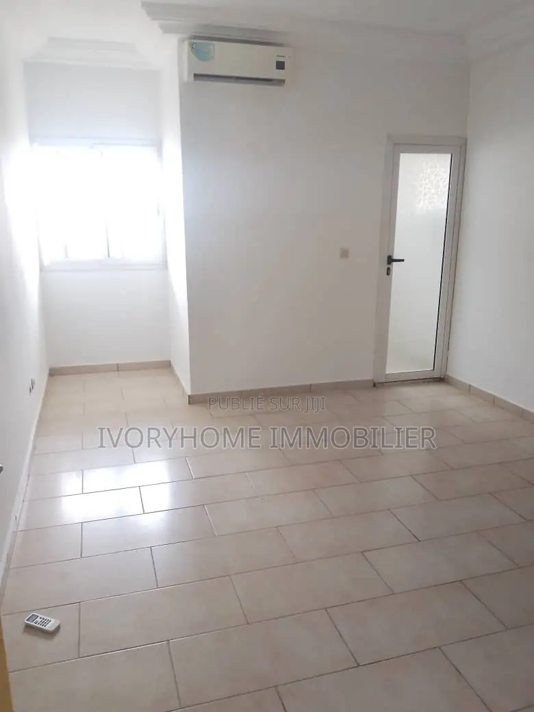 2chbre Appartement dans Cocody à Louer