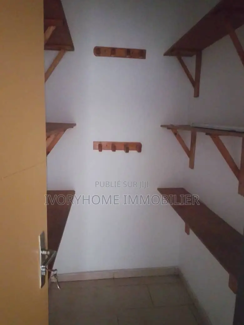 2chbre Appartement dans Cocody à Louer