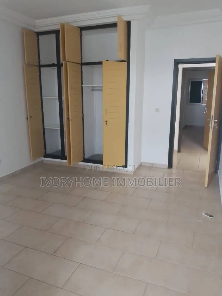 2chbre Appartement dans Cocody à Louer