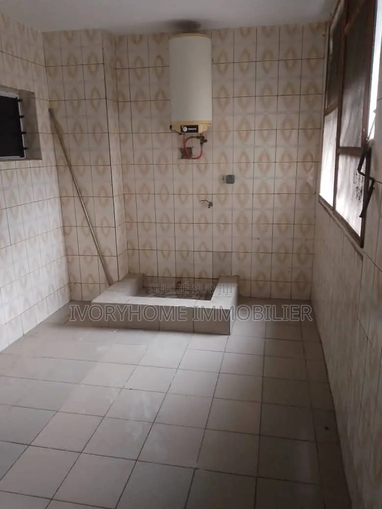 2chbre Appartement dans Cocody à Louer