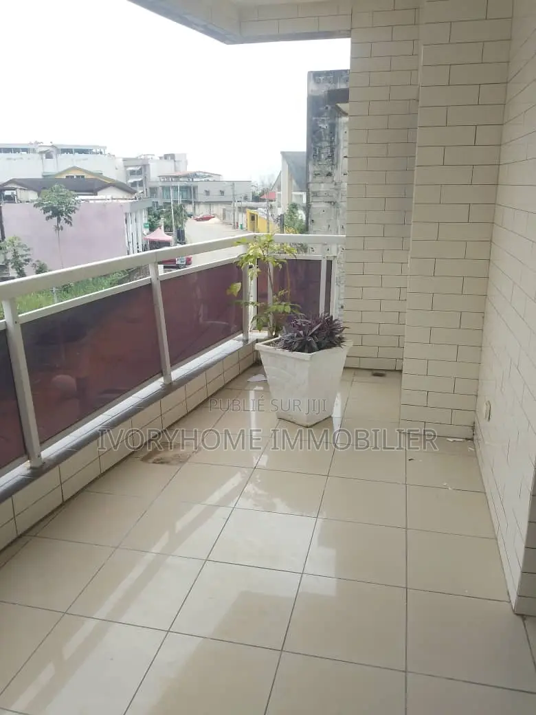 2chbre Appartement dans Cocody à Louer