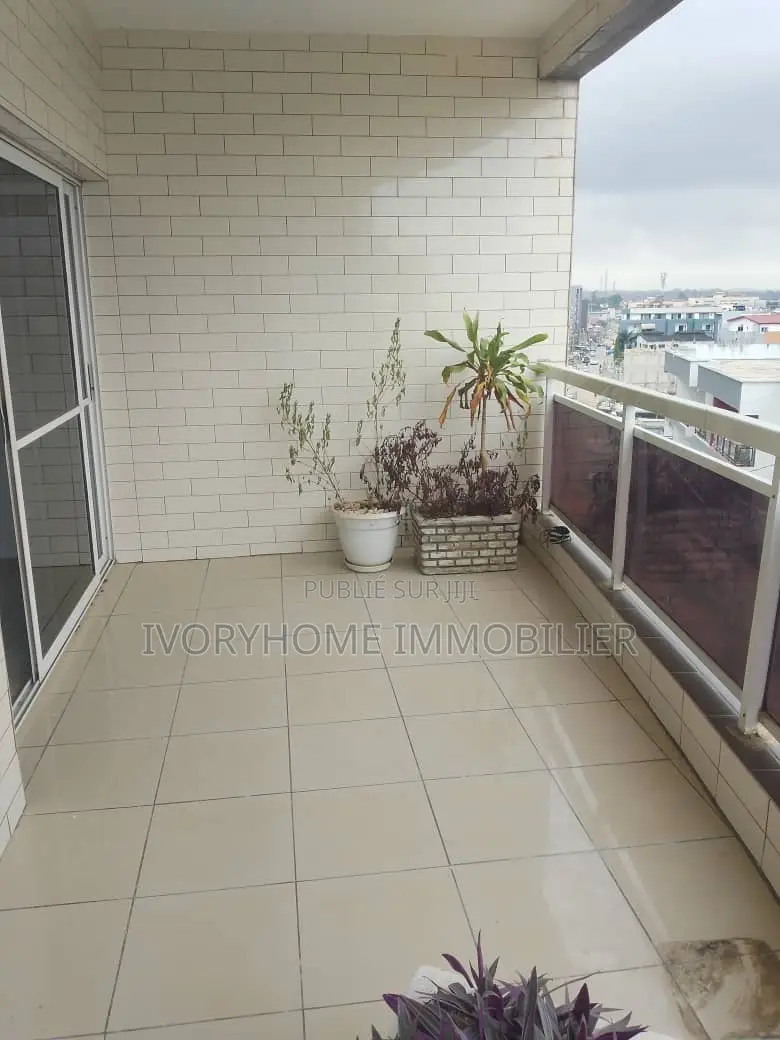 2chbre Appartement dans Cocody à Louer