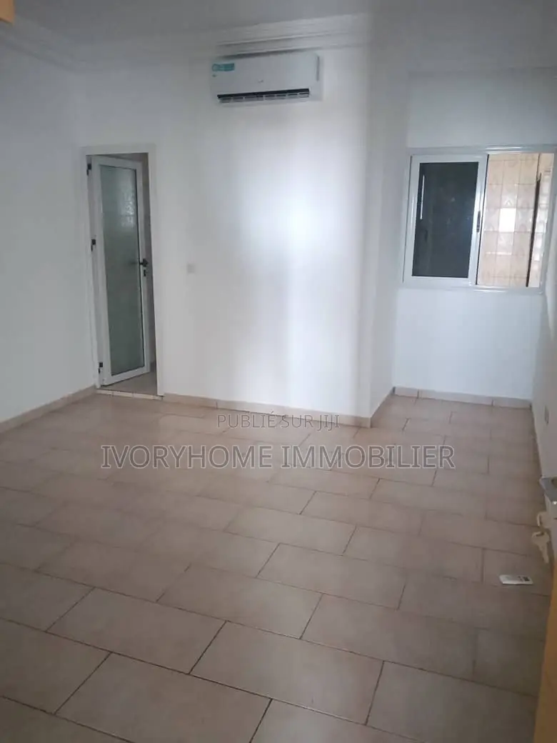 2chbre Appartement dans Cocody à Louer