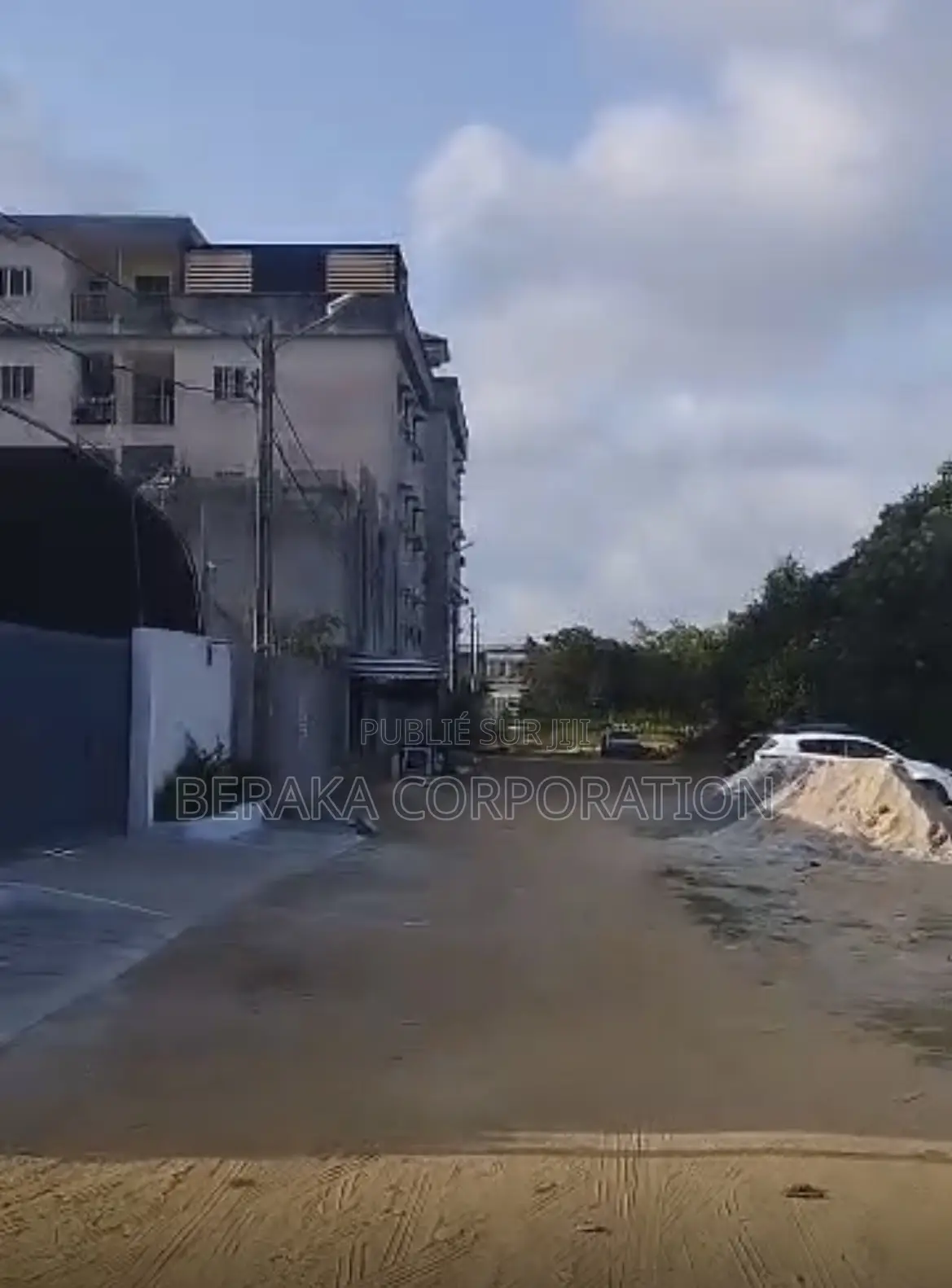 *Vente À Bassam ! * - Terrain De 500 M2 ; - Derrière Le Lycée D’Excel