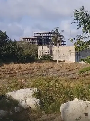 *Vente À Bassam ! * - Terrain De 500 M2 ; - Derrière Le Lycée D’Excel